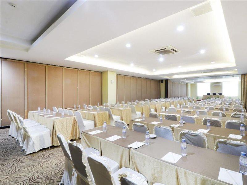 Grand Kanaya Hotel Medan Extérieur photo