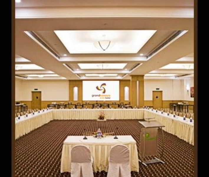 Grand Kanaya Hotel Medan Extérieur photo