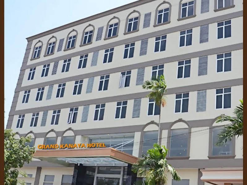 Grand Kanaya Hotel Medan Extérieur photo