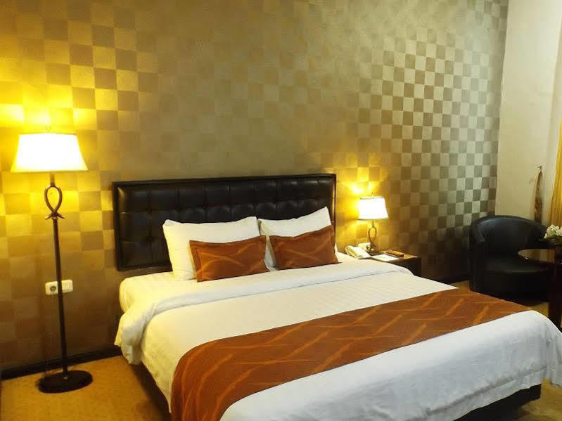 Grand Kanaya Hotel Medan Extérieur photo
