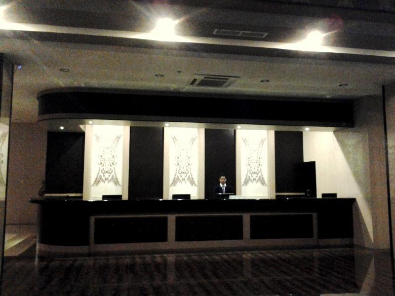 Grand Kanaya Hotel Medan Extérieur photo