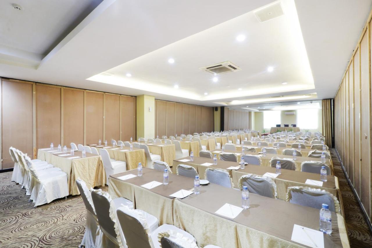 Grand Kanaya Hotel Medan Extérieur photo