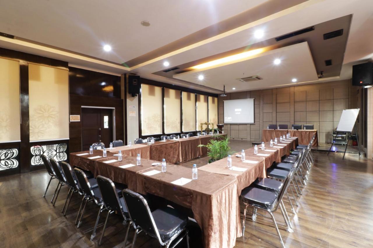 Grand Kanaya Hotel Medan Extérieur photo