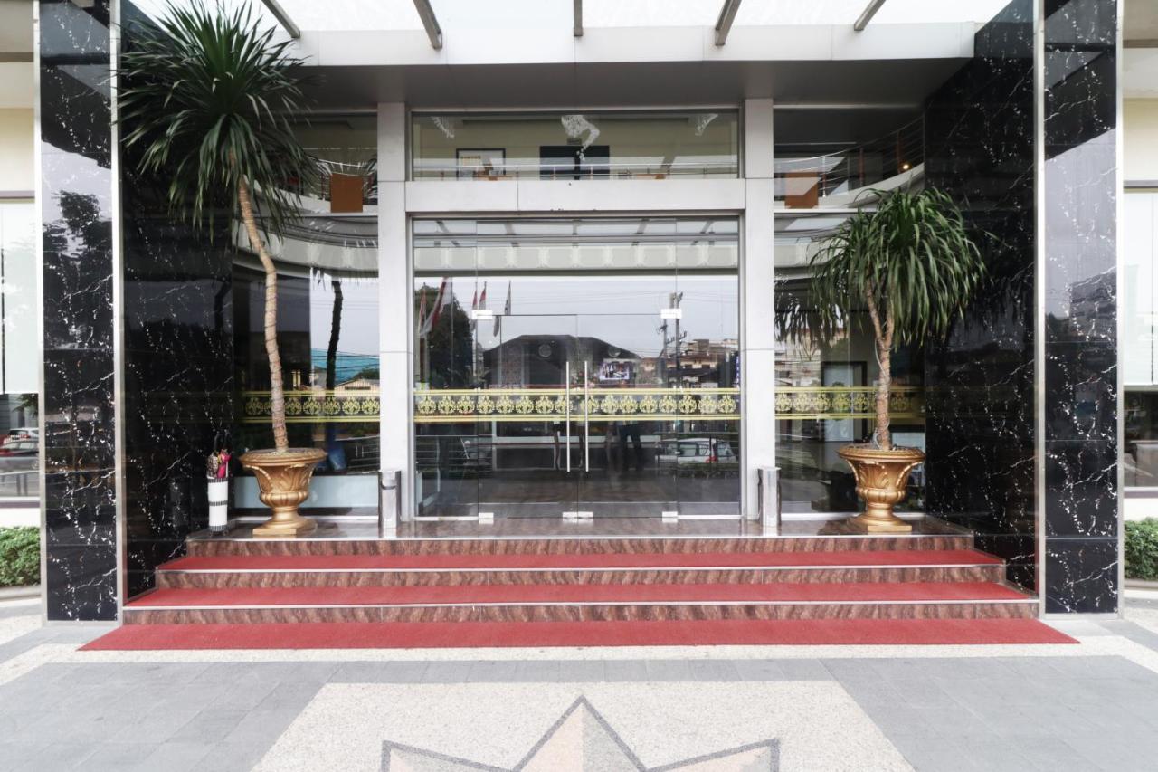 Grand Kanaya Hotel Medan Extérieur photo