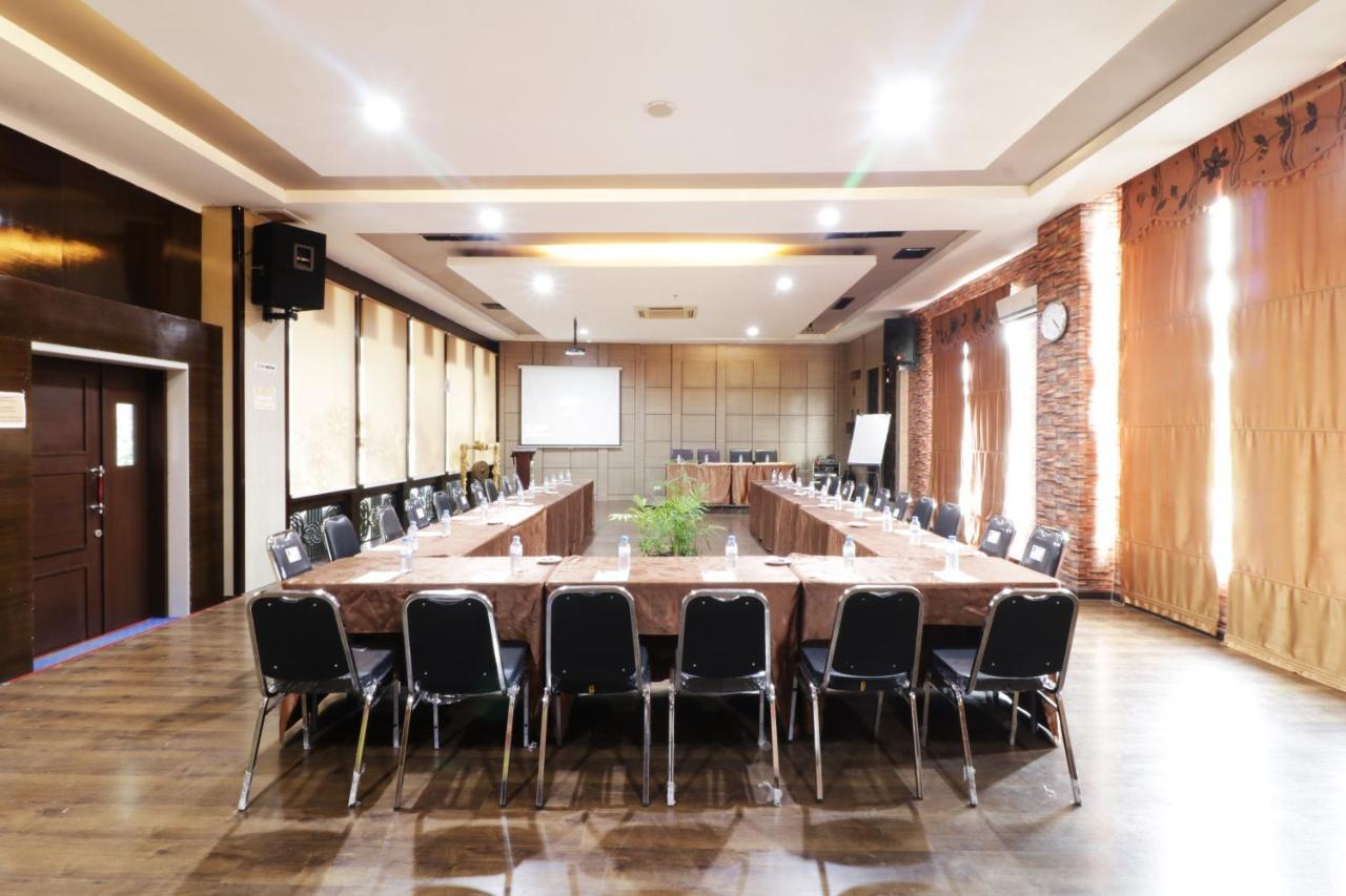 Grand Kanaya Hotel Medan Extérieur photo