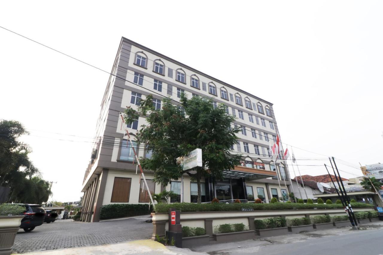 Grand Kanaya Hotel Medan Extérieur photo