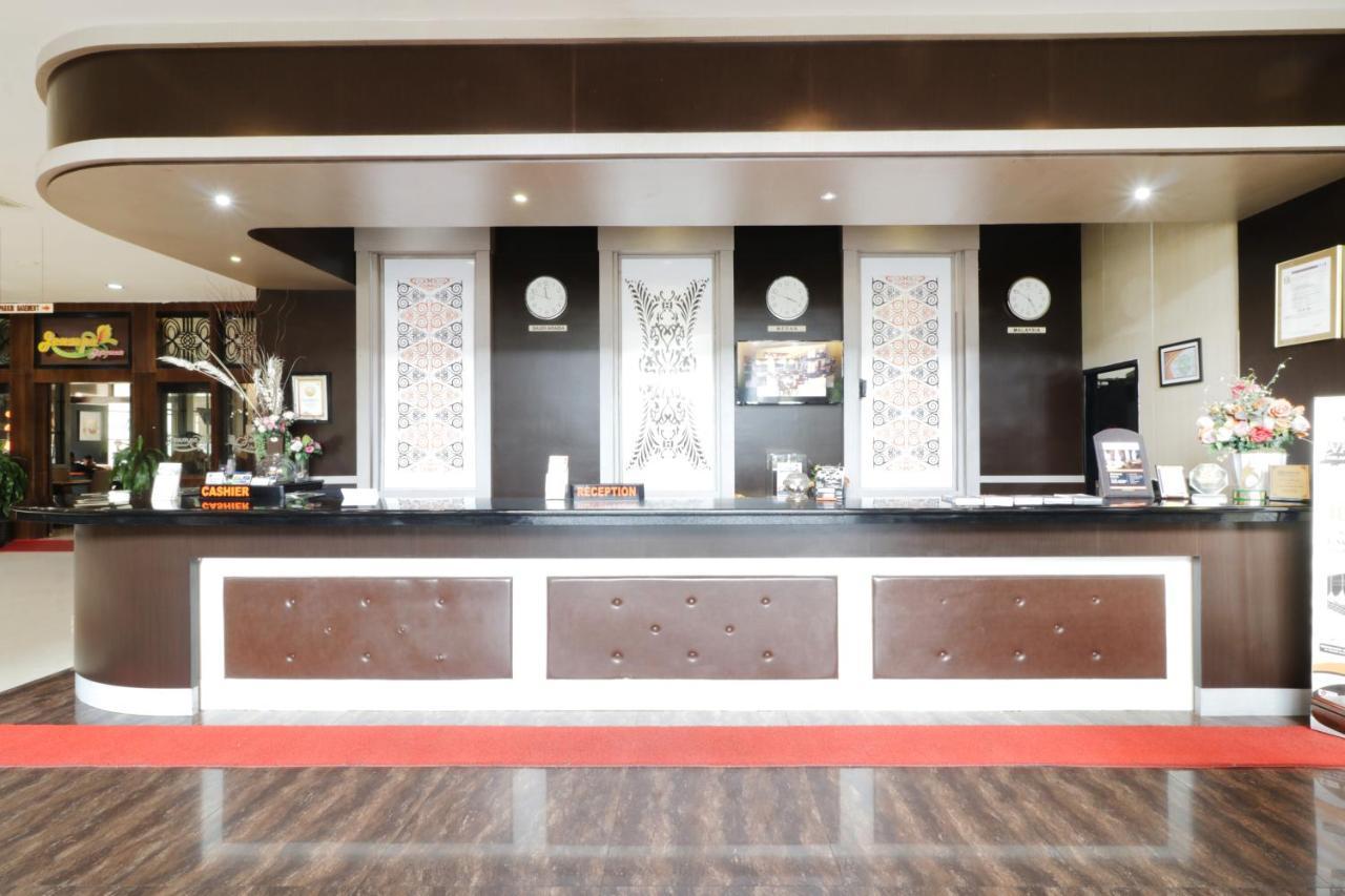 Grand Kanaya Hotel Medan Extérieur photo
