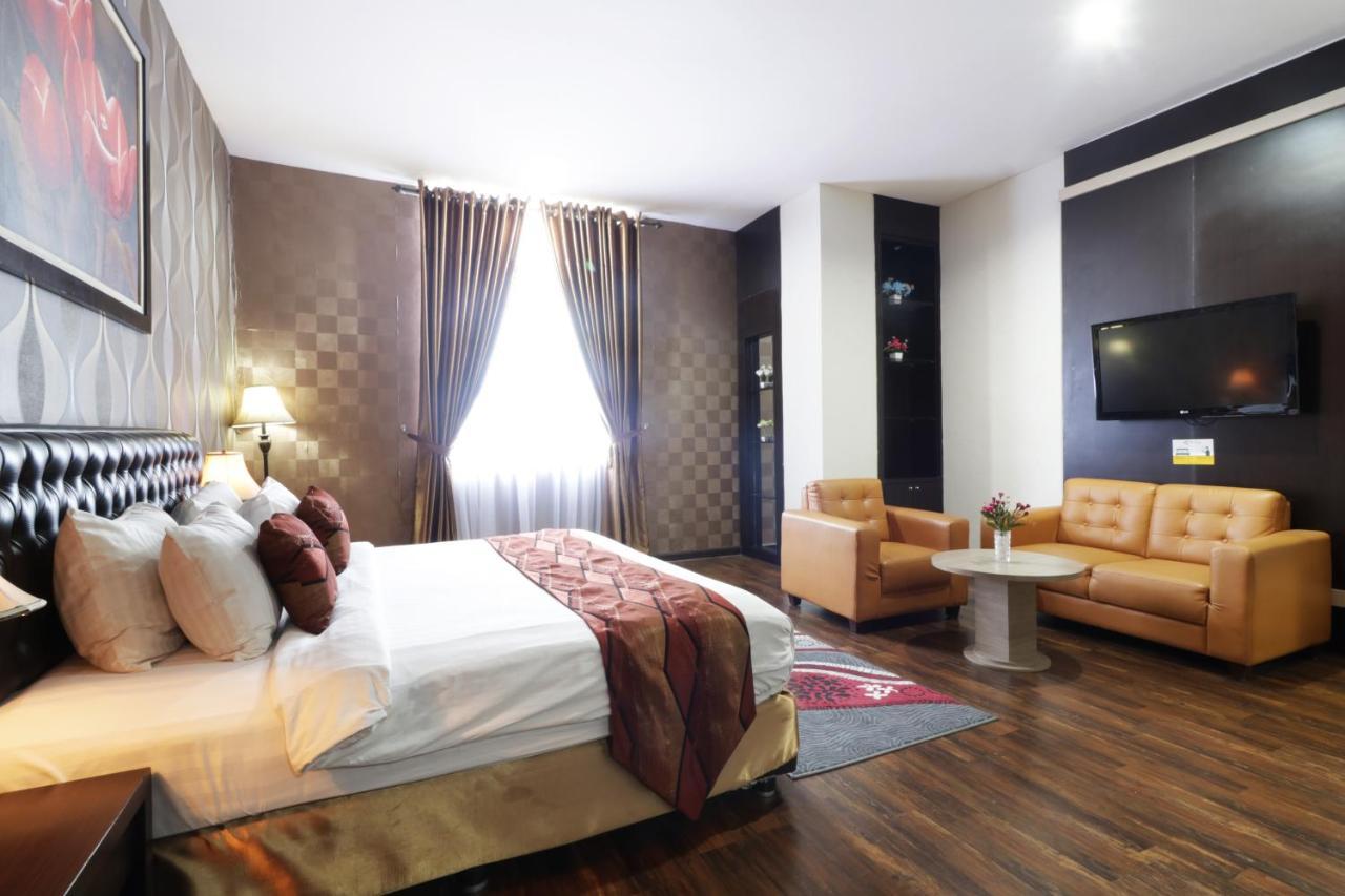 Grand Kanaya Hotel Medan Extérieur photo