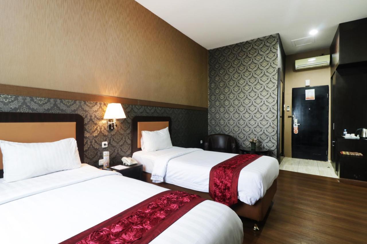 Grand Kanaya Hotel Medan Extérieur photo