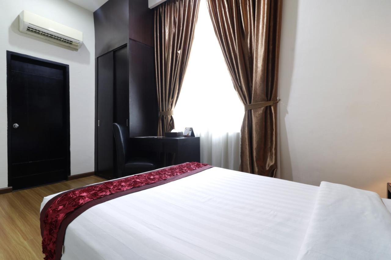 Grand Kanaya Hotel Medan Extérieur photo