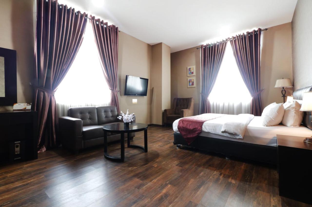 Grand Kanaya Hotel Medan Extérieur photo