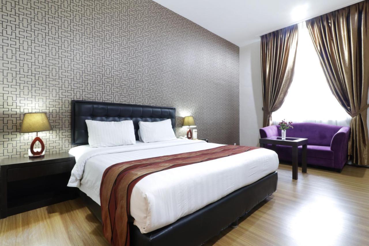 Grand Kanaya Hotel Medan Extérieur photo