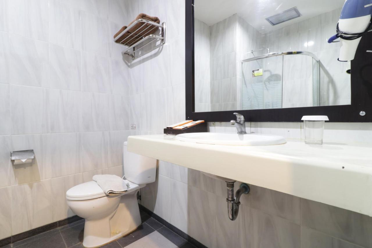 Grand Kanaya Hotel Medan Extérieur photo