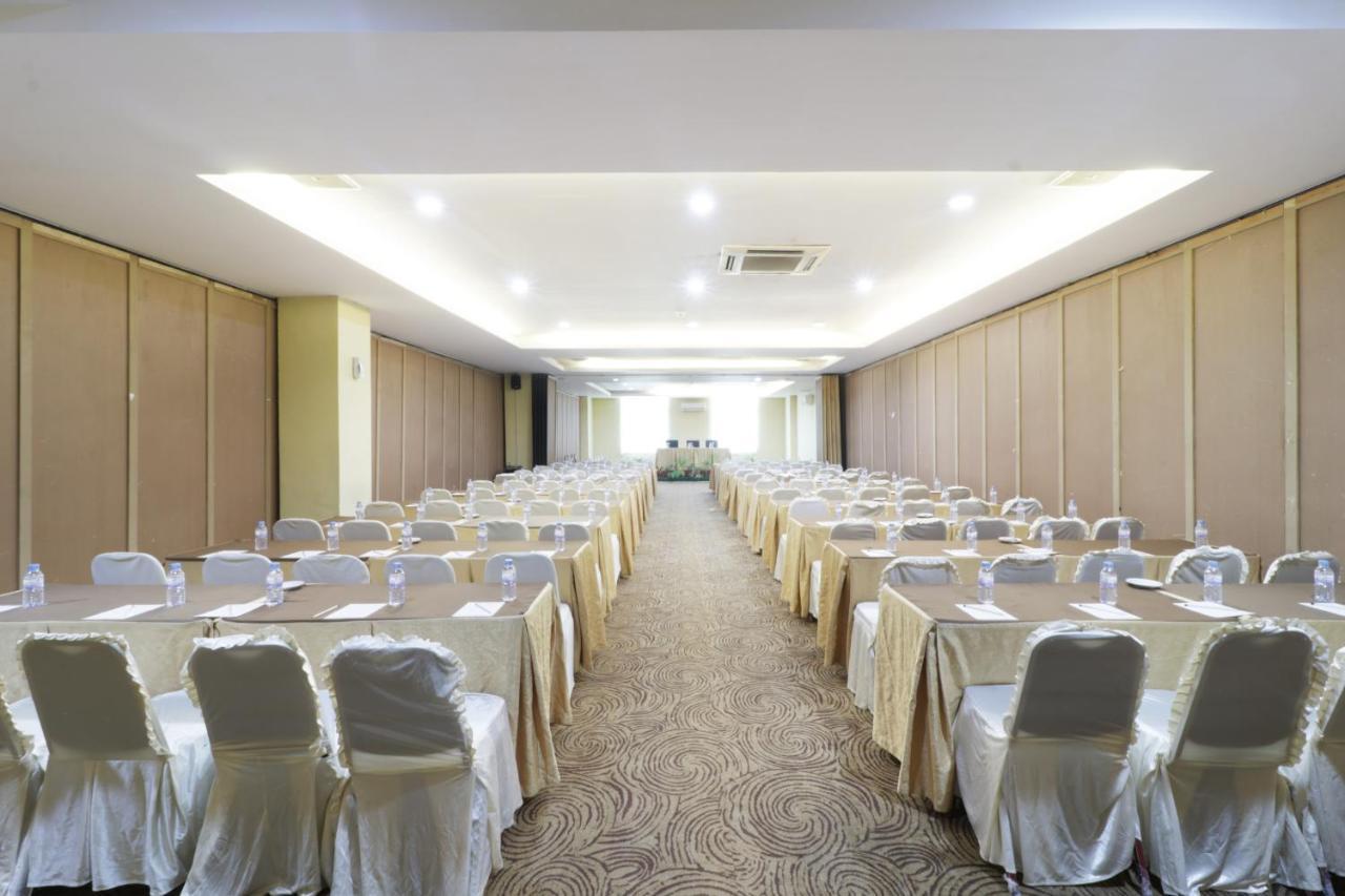 Grand Kanaya Hotel Medan Extérieur photo
