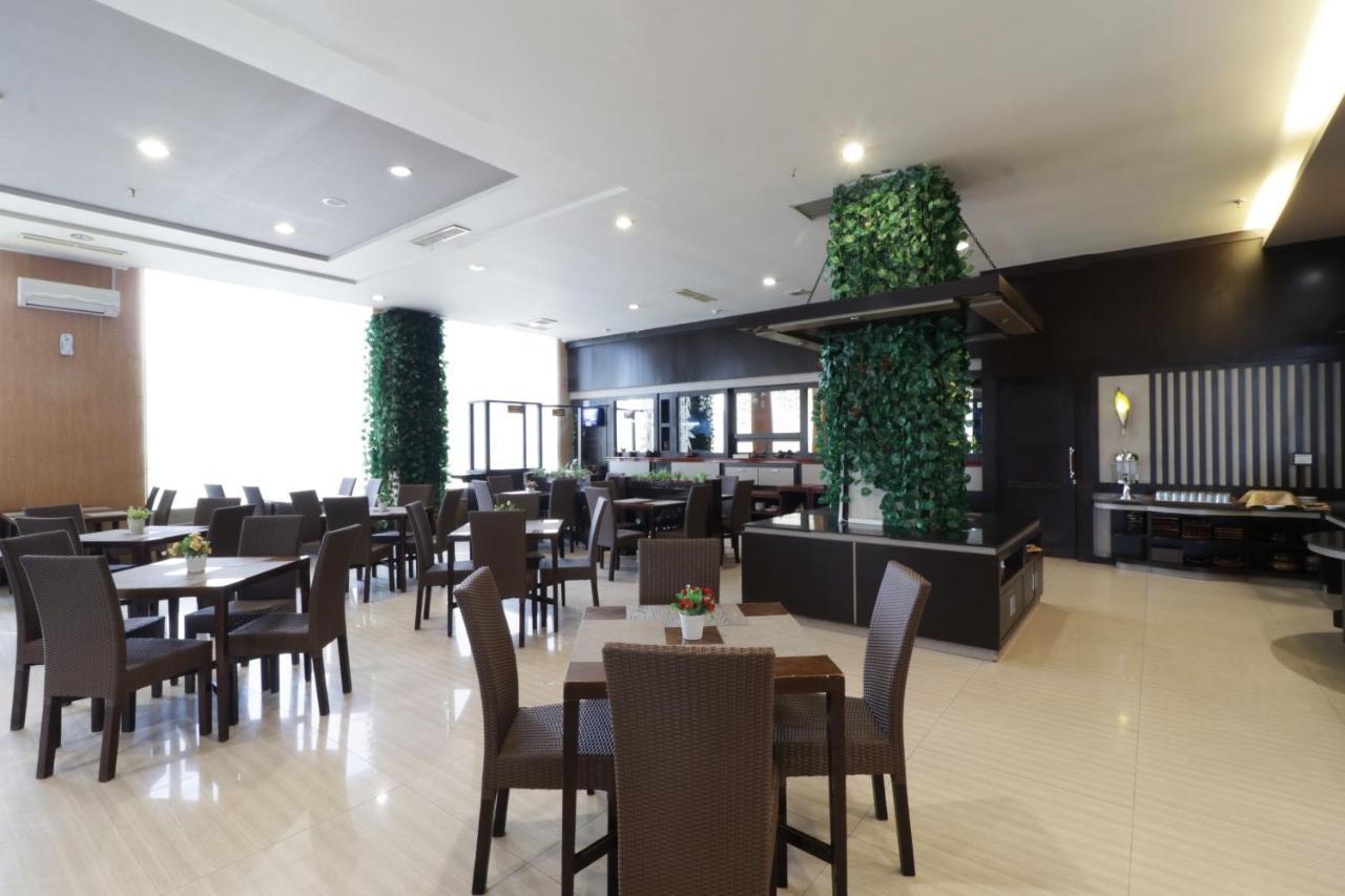 Grand Kanaya Hotel Medan Extérieur photo
